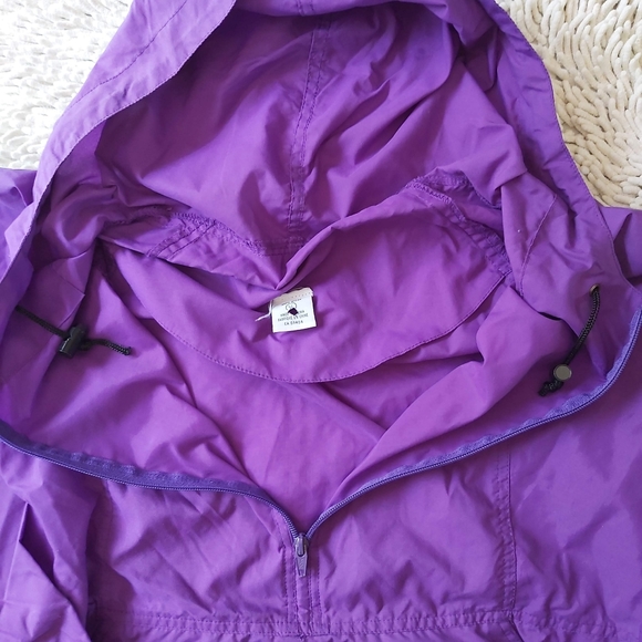 Beaver Canoe vintage purple windbreaker- size large - Picture 7 of 9